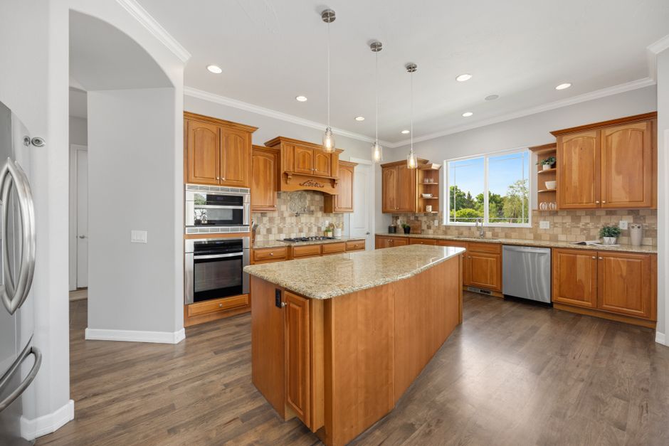 Beautifully crafted custom wooden kitchen cabinets